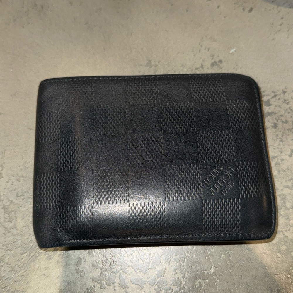 LOUIS VUITTON WALLET - used great condition